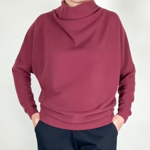 Burgundiškos spalvos megstinis aukštu kaklu