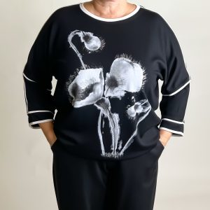 Juoda medvilninė palaidinė su baltomis gėlėmis
