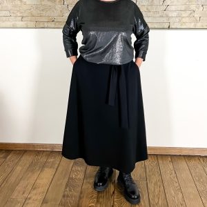 Elegantiškas juodas ilgas sijonas su dirželiu