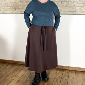 Elegantiškas rudas ilgas sijonas su dirželiu
